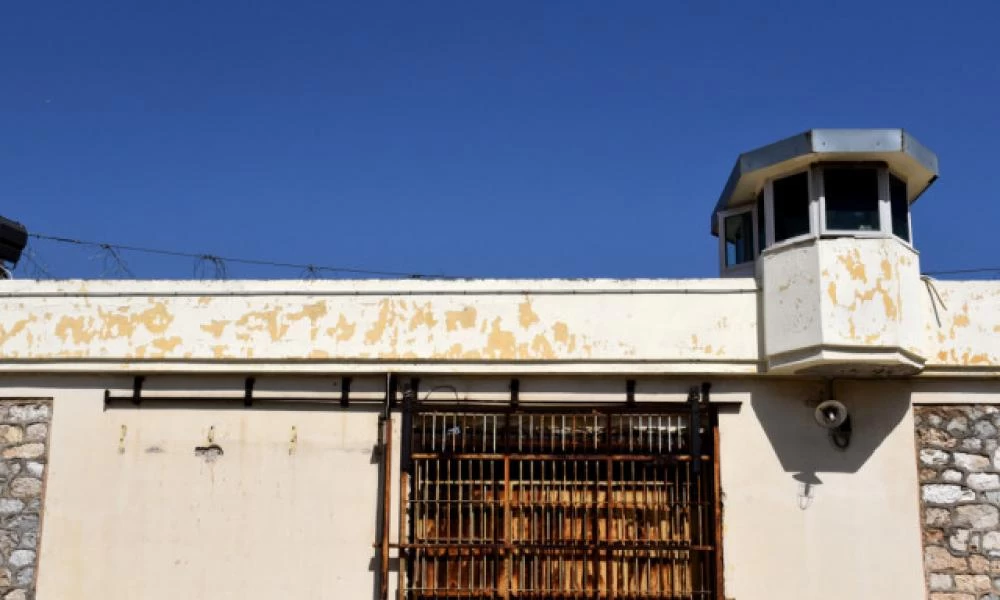 Φυλακές Κορυδαλλού: Έστηναν πάρτι με σουβλάκια, τσίπουρα και... ιερόδουλες με τη βοήθεια σωφρονιστικών υπαλλήλων